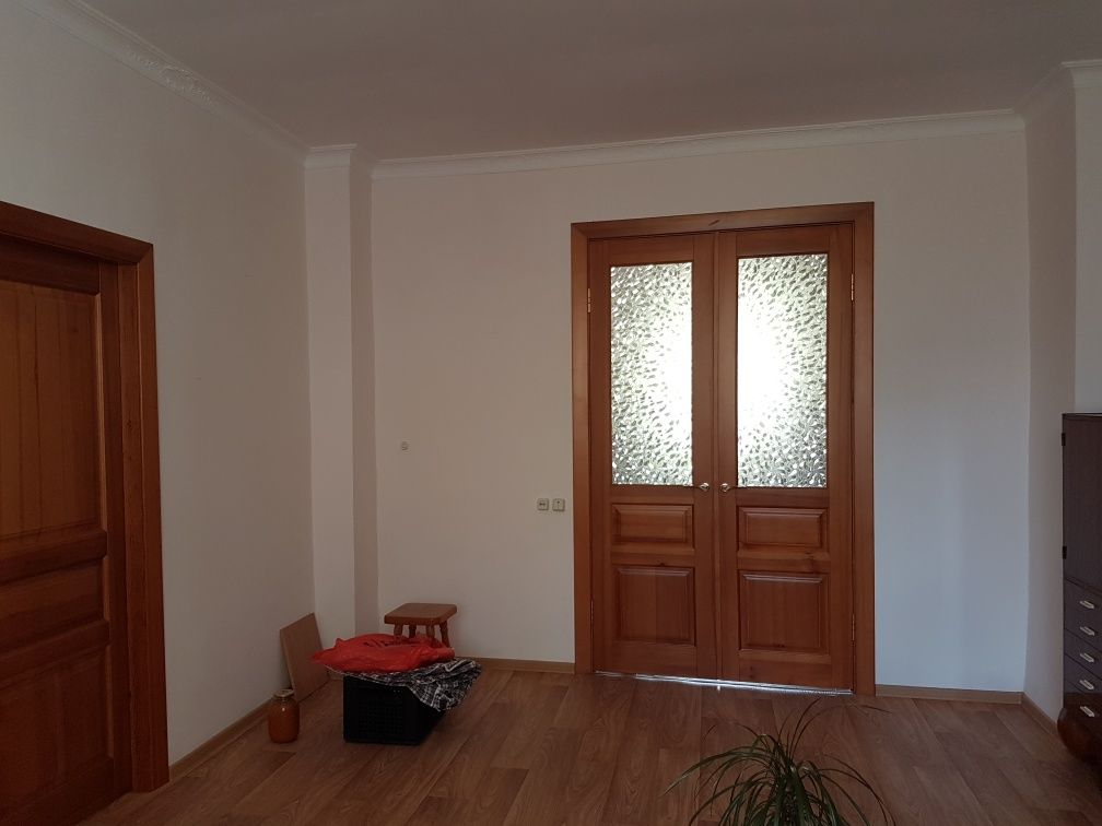 Продам квартиру 4 - х комнатную