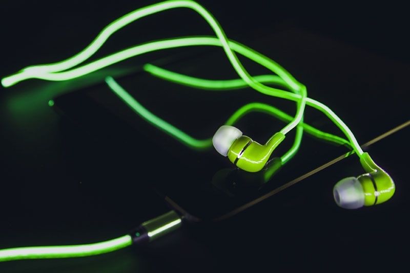 Продам светящиеся наушники Glowing Earphone