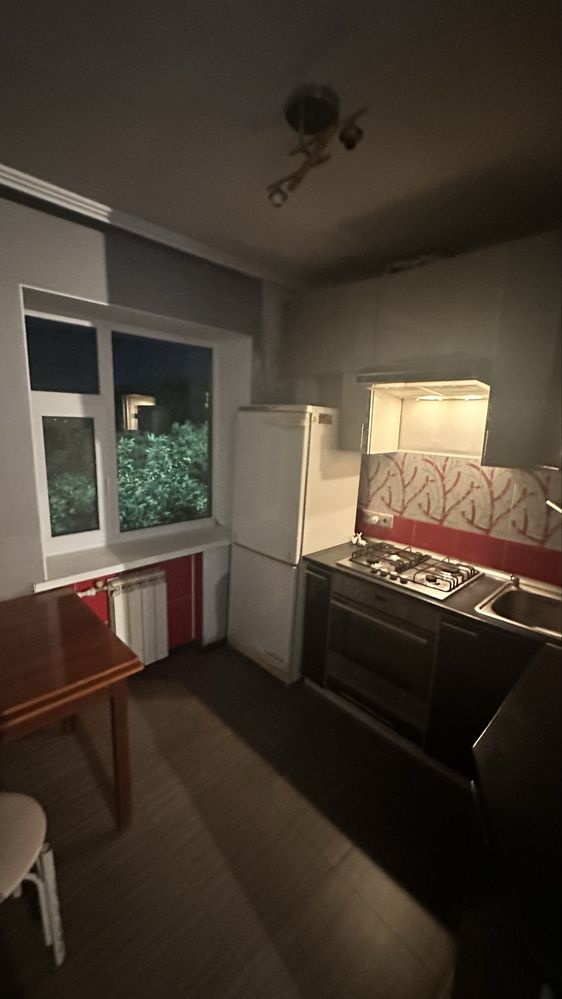 Уй сатылады. 3 этаж . 2 болмели. Гп 1 жанында. Мектеп жанында.