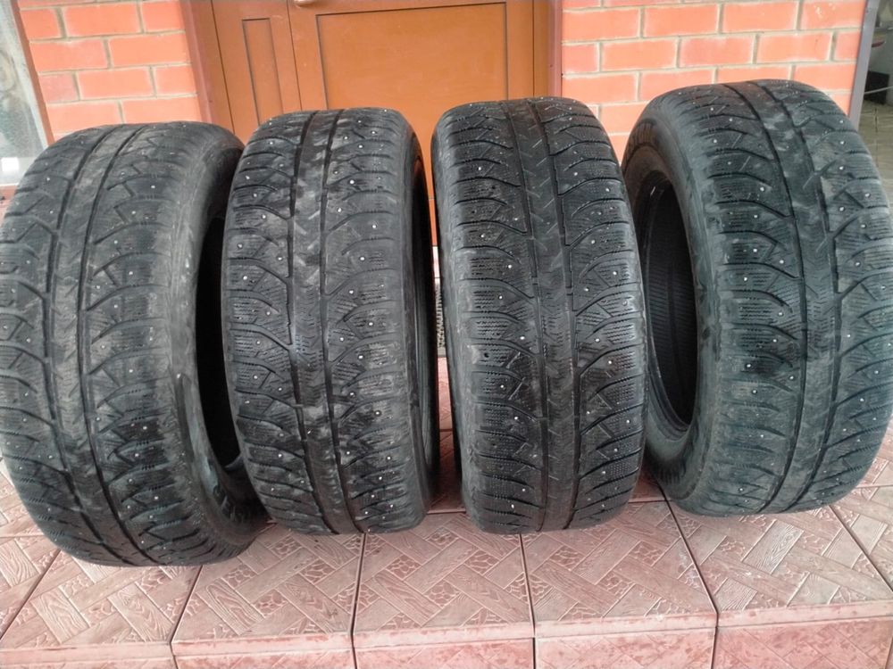 Зимние шины 285/60/R18 Bridgestone
