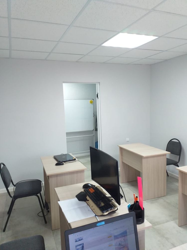 СРОЧНО!!!Продам офис-магазин р-н 8 мкрн, вдоль дороги