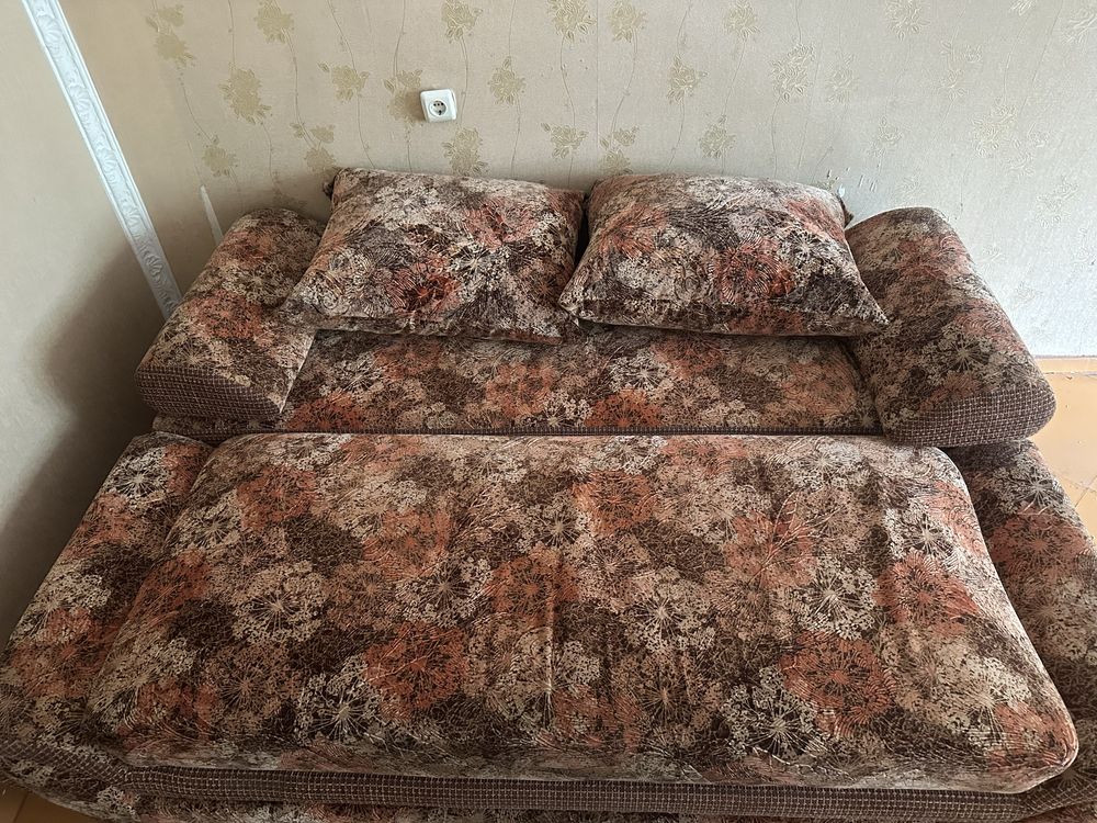 Продам диван, в отличном состояний без посторонних запахов