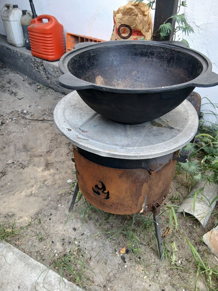 Продам печь с чугунным казаном