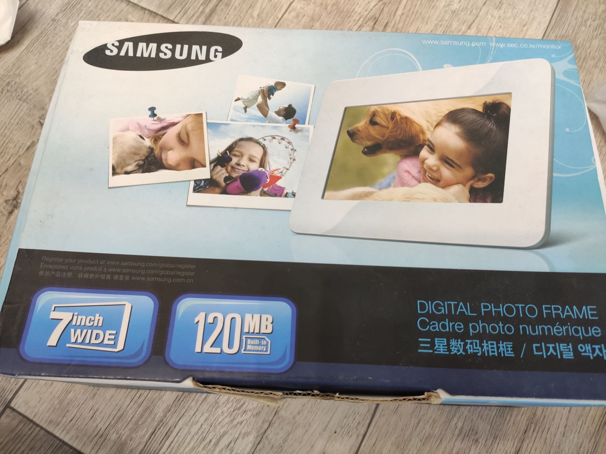 Цифровая фоторамка Samsung SPF-71E