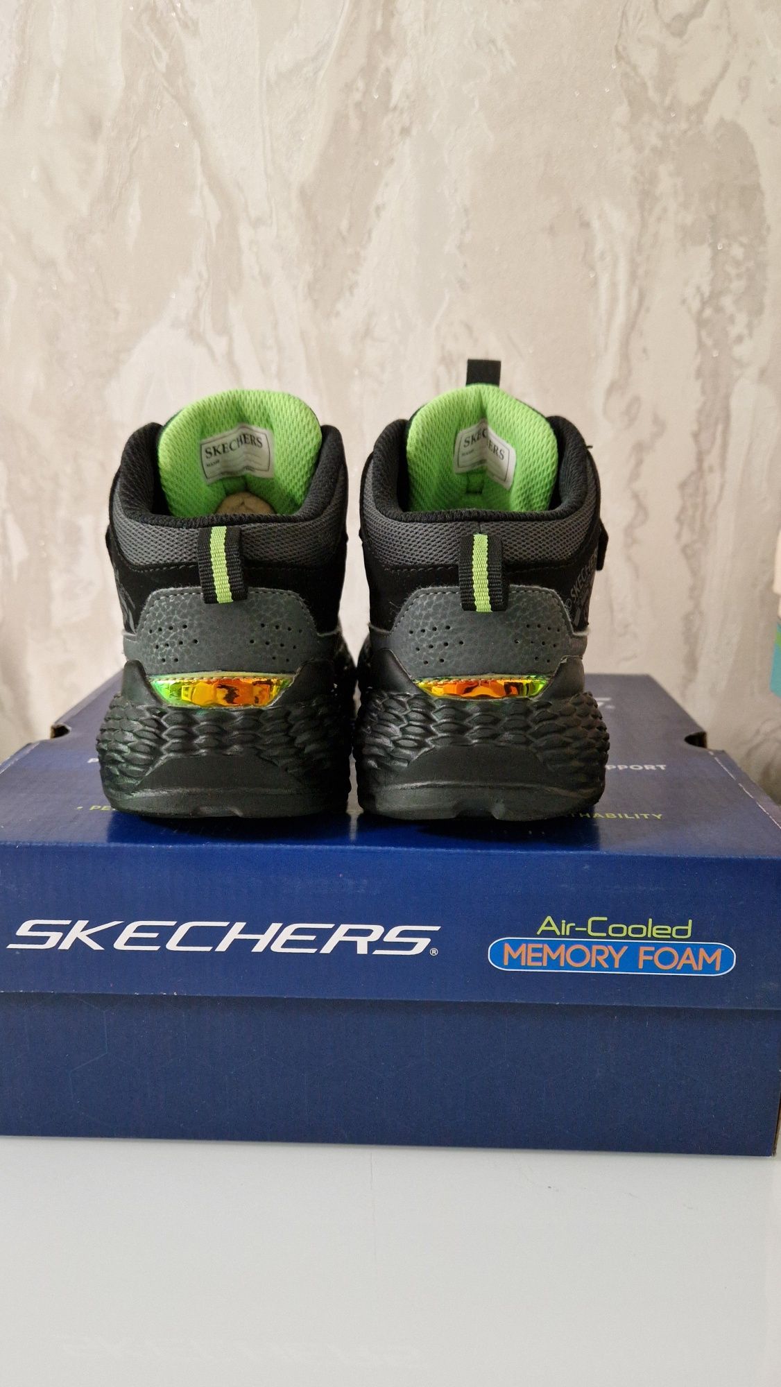 Продам ботинки Skechers! Срочно!