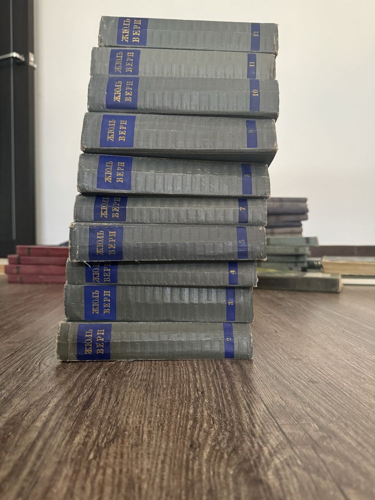 Любители читать живые книги - это для вас . Винтаж