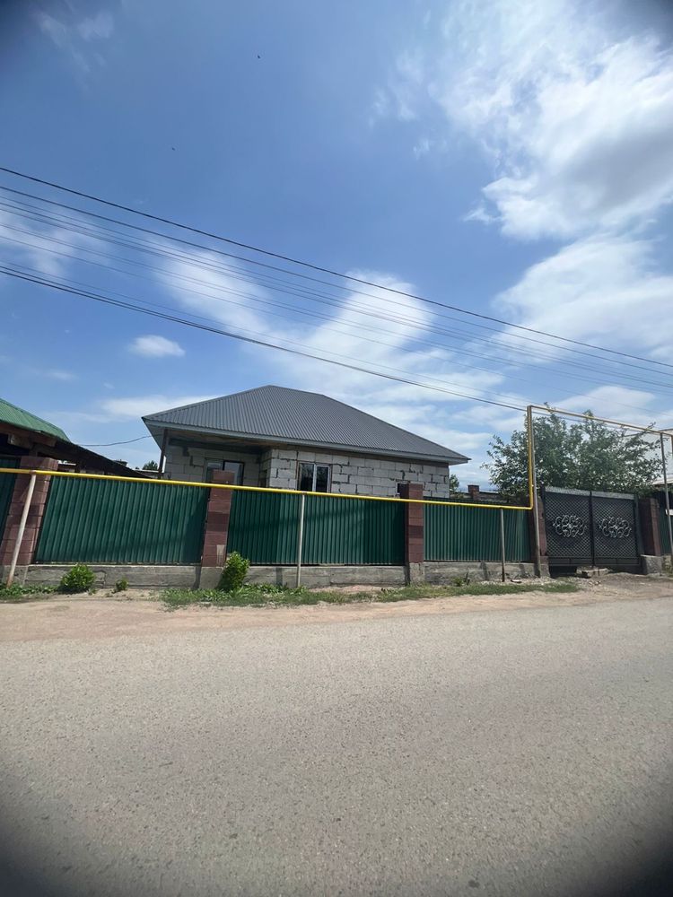 Продам дом с времянкой