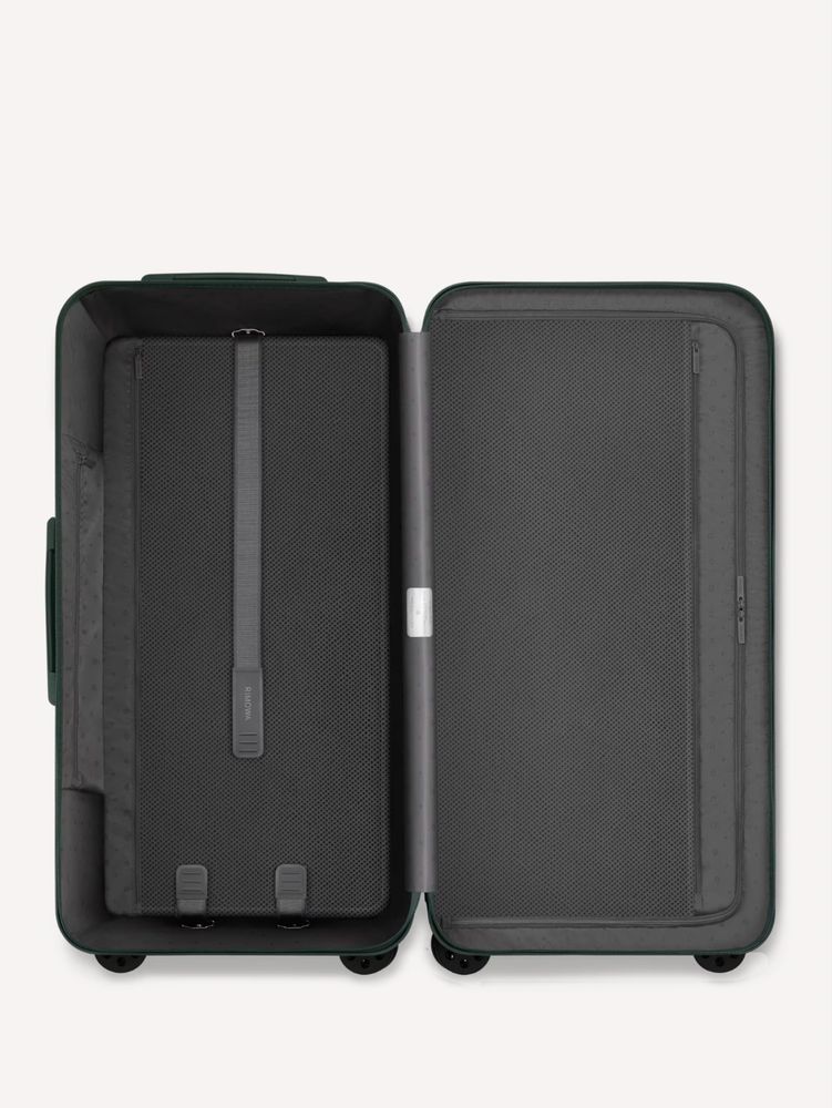 В наличии в Алматы. Чемодан RIMOWA Trunk Plus большого размера.