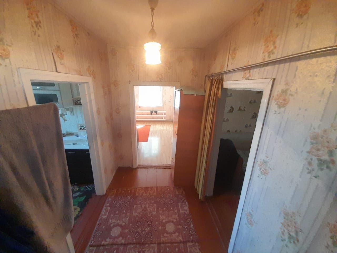 Продам частный дом, участок 10 соток, есть  малина, смородина,