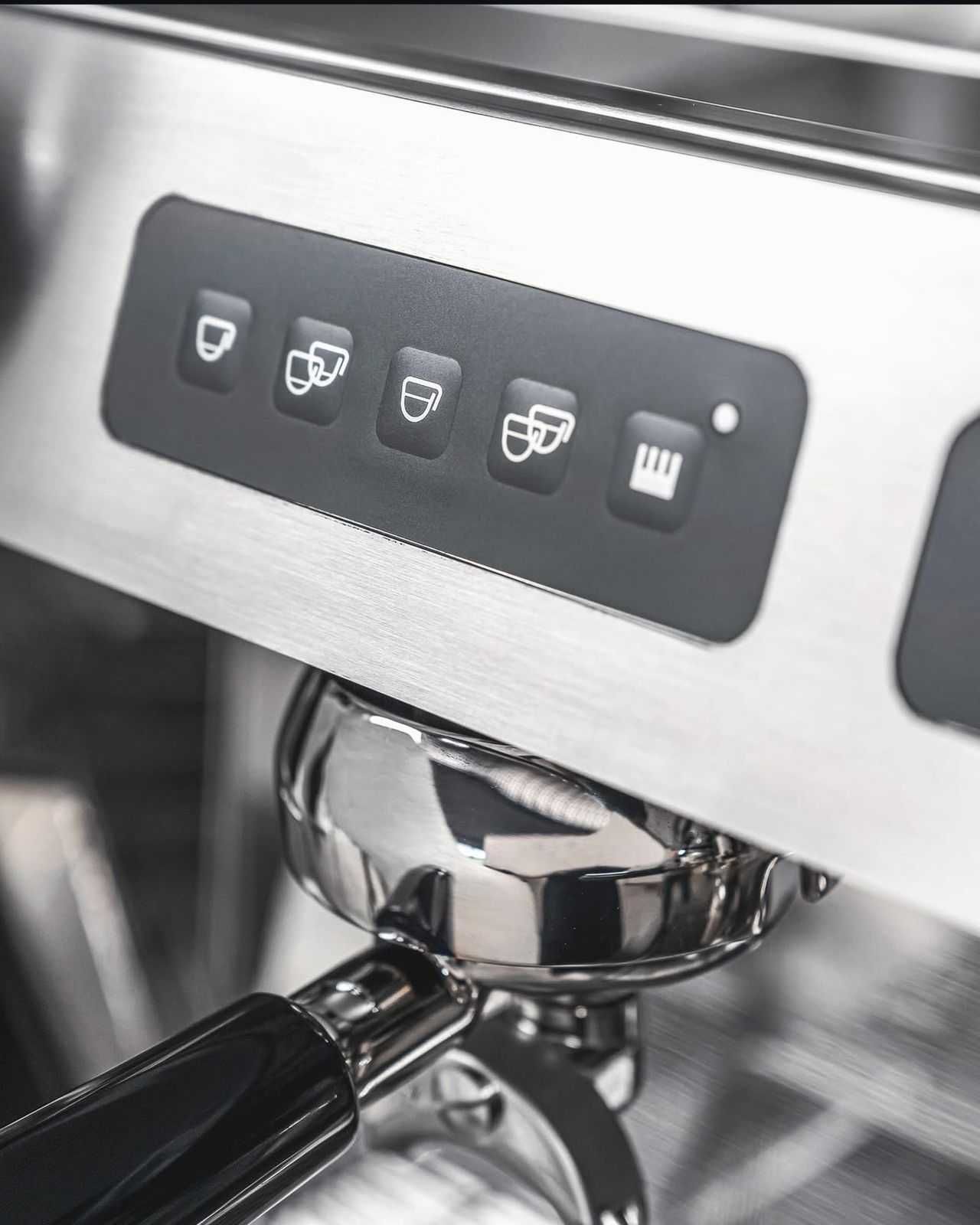 Продам профессиональную итальянскую кофемашину LA PAVONI
