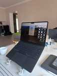 Продам Macbook air 13 M2 2022 года.