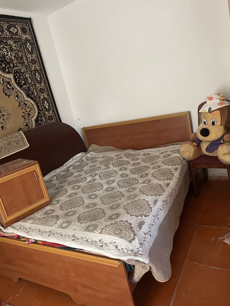 Продаем спальную гарнитуру