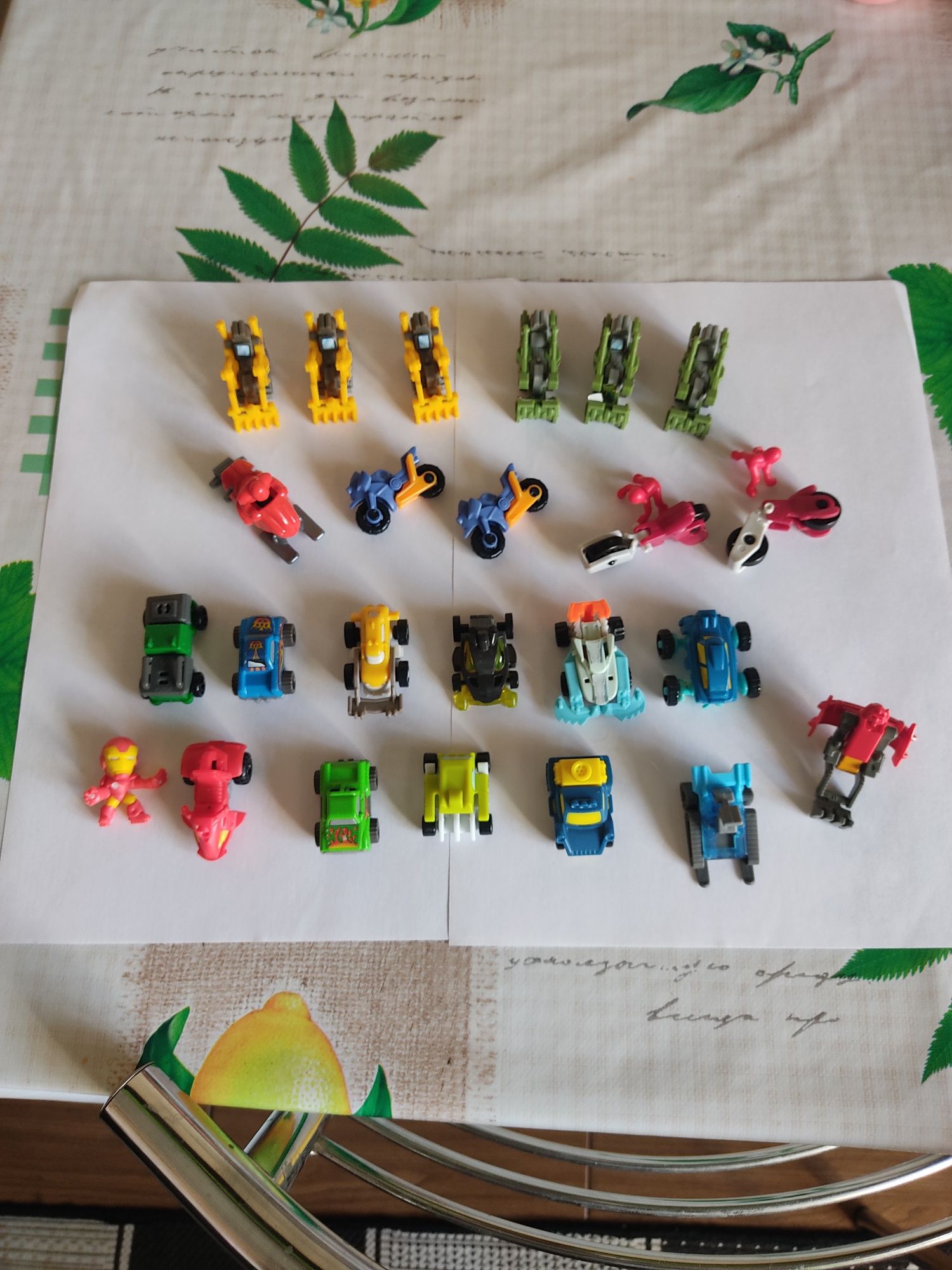 Продам киндер игрушки