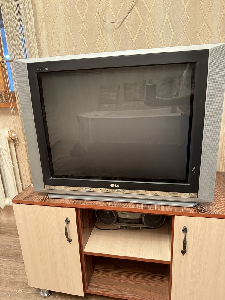 Продам старые телевизоры работает отлично  2шт Самсунг ЛДЖИ Samsung Lg