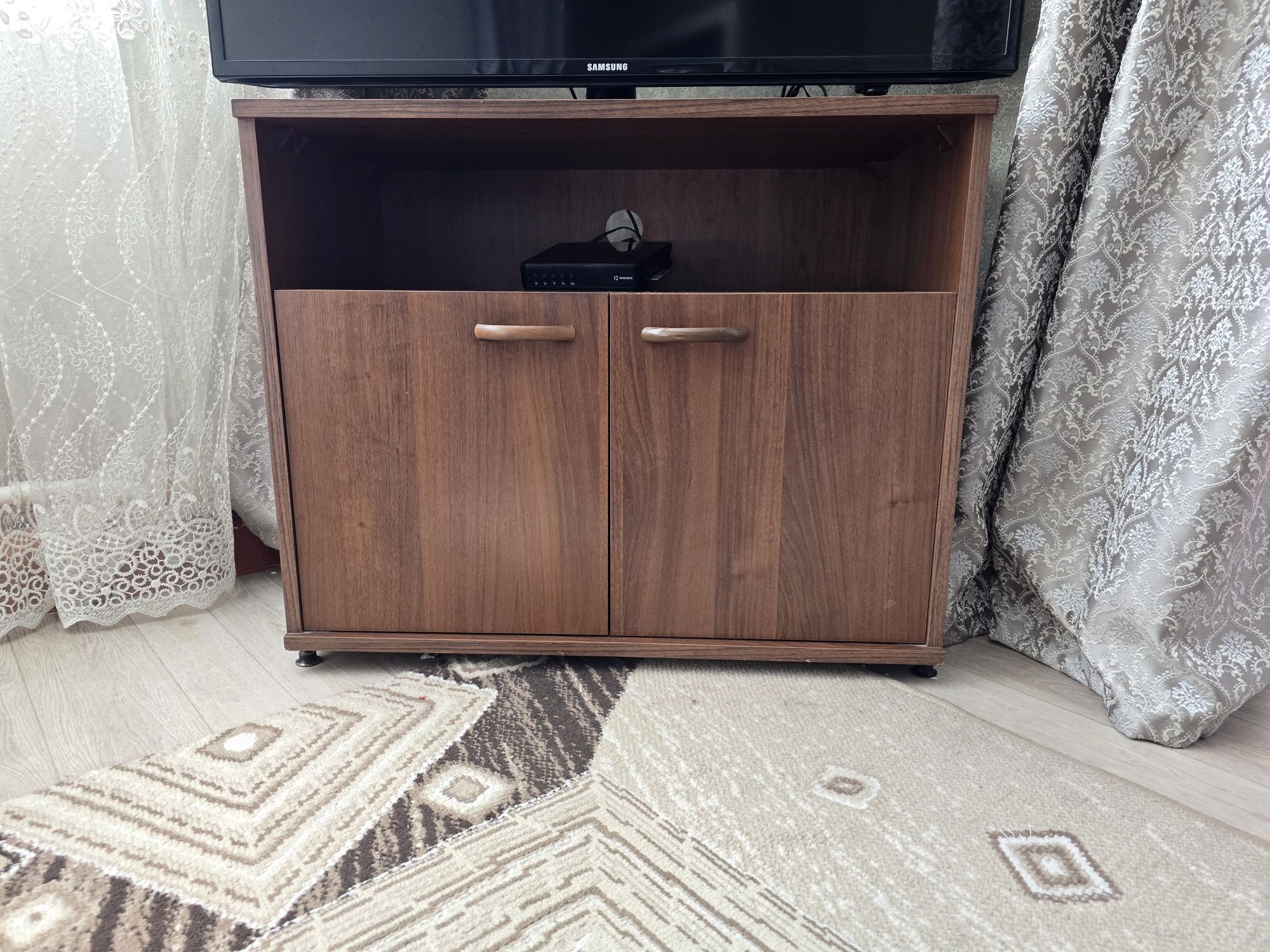 Продам мебель в гостиную, горку, стенку