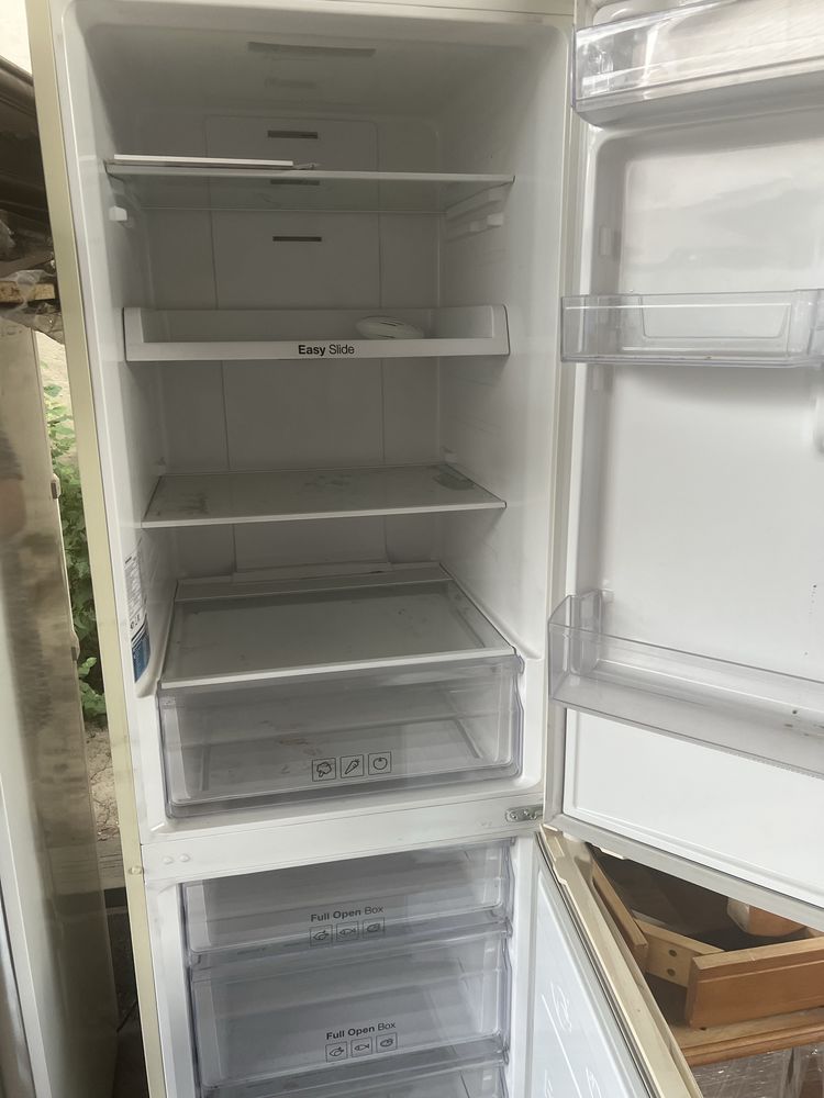 Холодильник Samsung