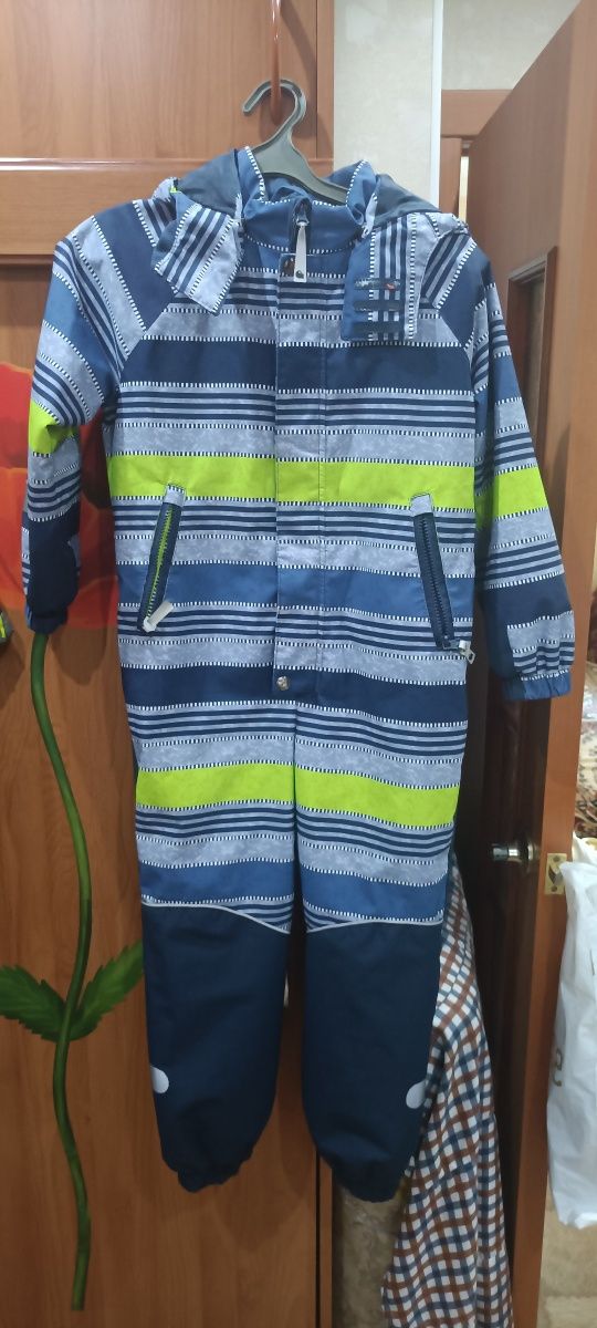 Продам комбинезон на мальчика