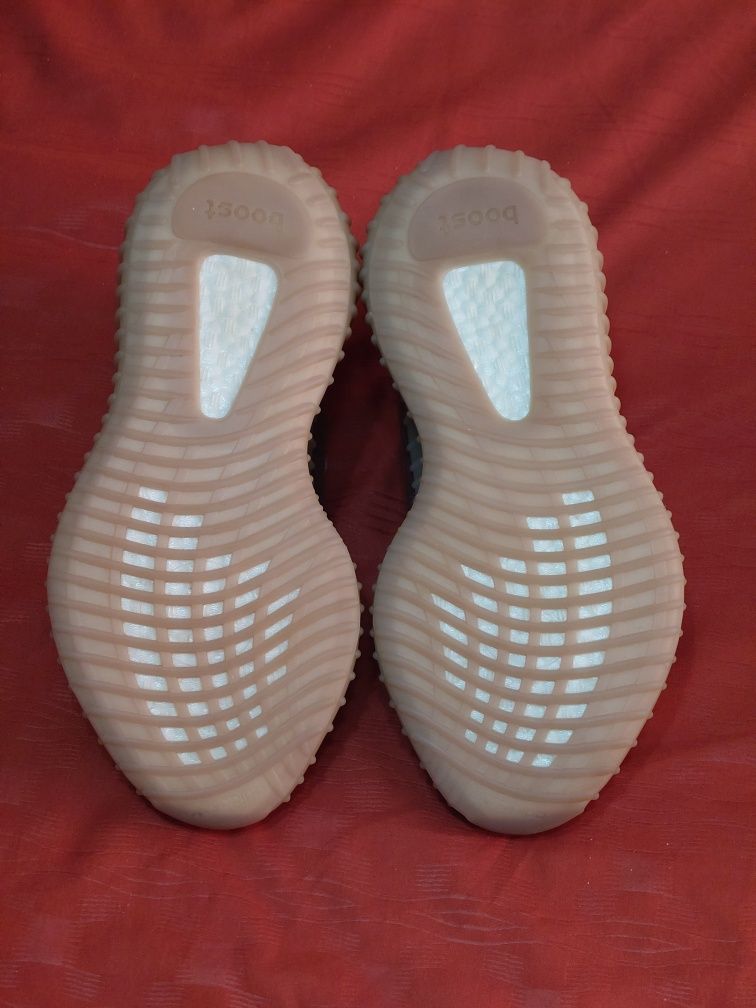 Оригинальные Yeezy 350v2 Mono Mist 37 размер