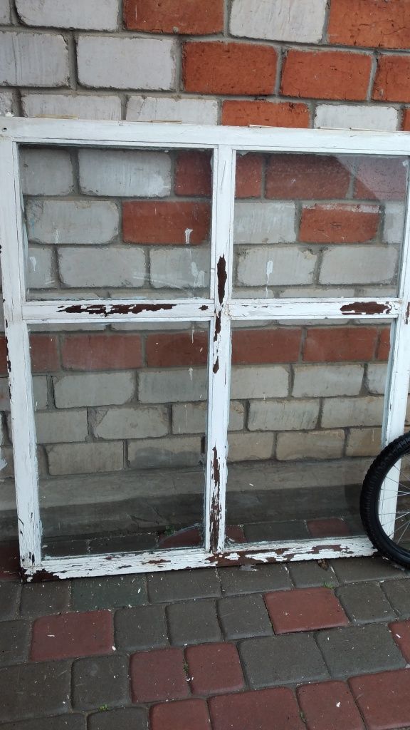Продам 2 рамы со стеклом 120×130