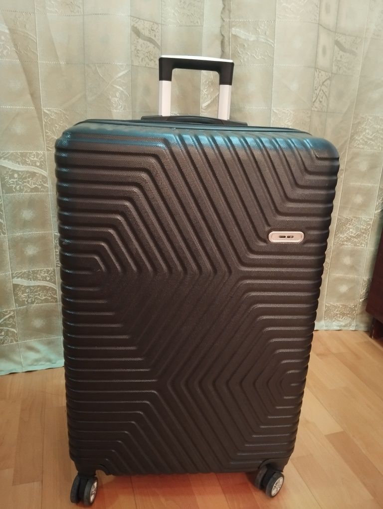 Продаются чемоданы