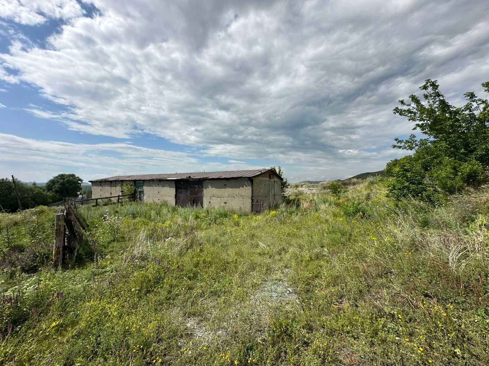 База, 1.6Га. с.Ушанова, 900м2 помещения, забор, свет, вода. оборуд.