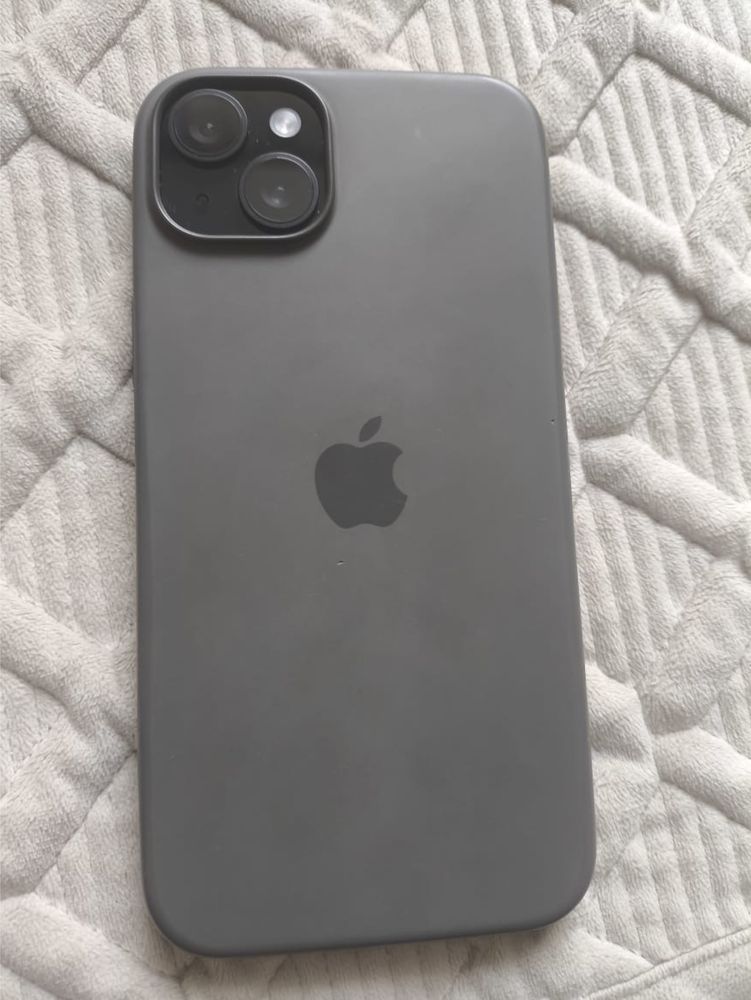Iphone 15 plus 128 черный на гарантии