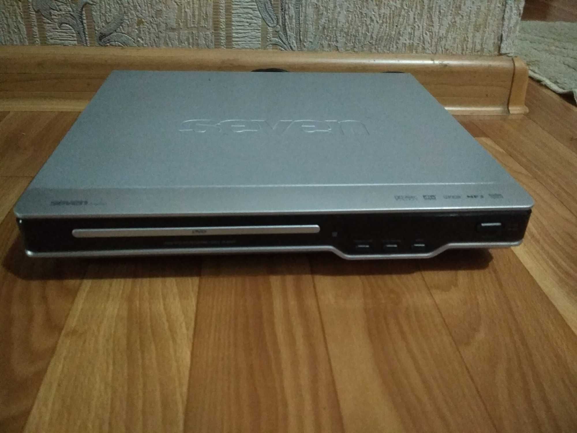 DVD player проигрыватель Seven + 10 дисков