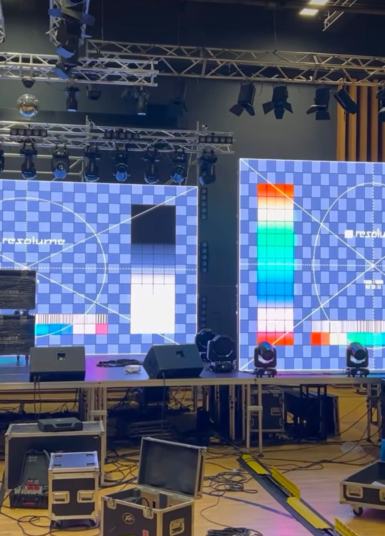 Прокат Аренда LED экрана Сцена Свет Звук сценическая конструкция ферм