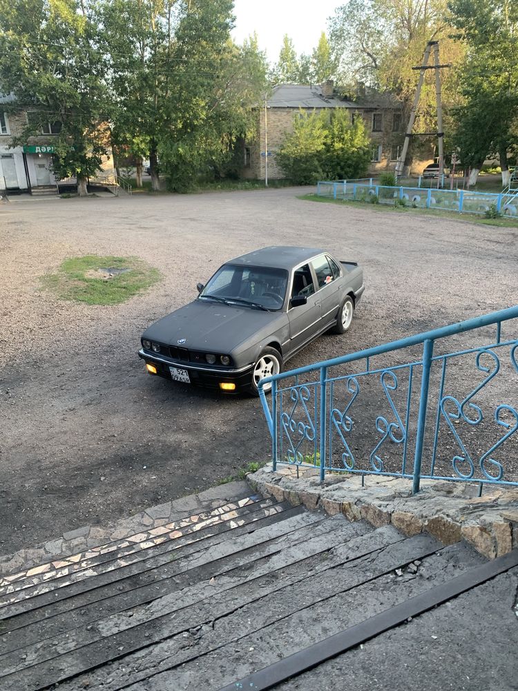 Продам бмв е30 320i