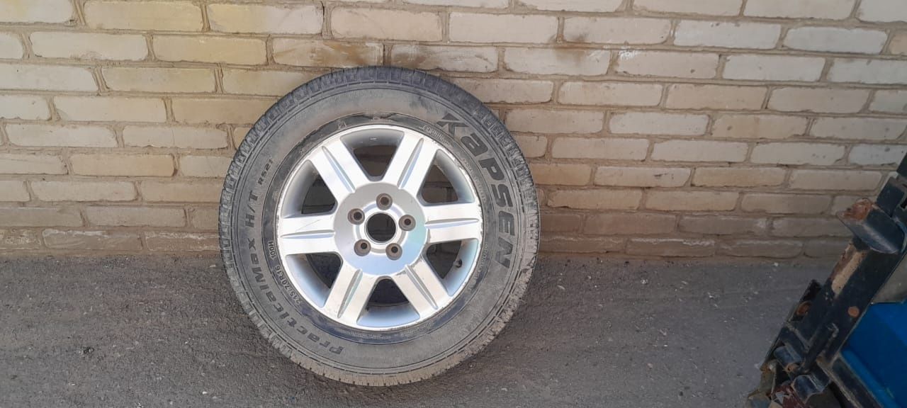 Продам литой диск с летней покрышкой