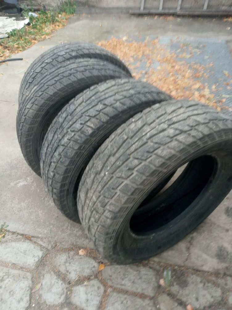 Шины зимние шипованные в отличном состоянии