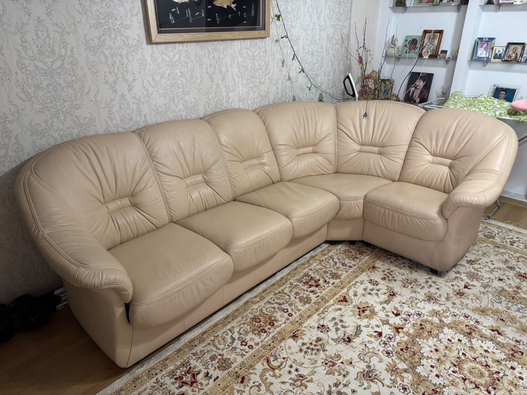 Диван раскладной кожаный