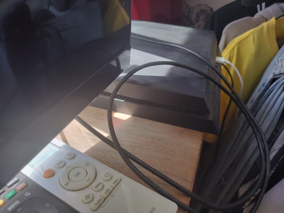 Продам PS4  фатка на 1 Tb (матовая) + коробка от PS4