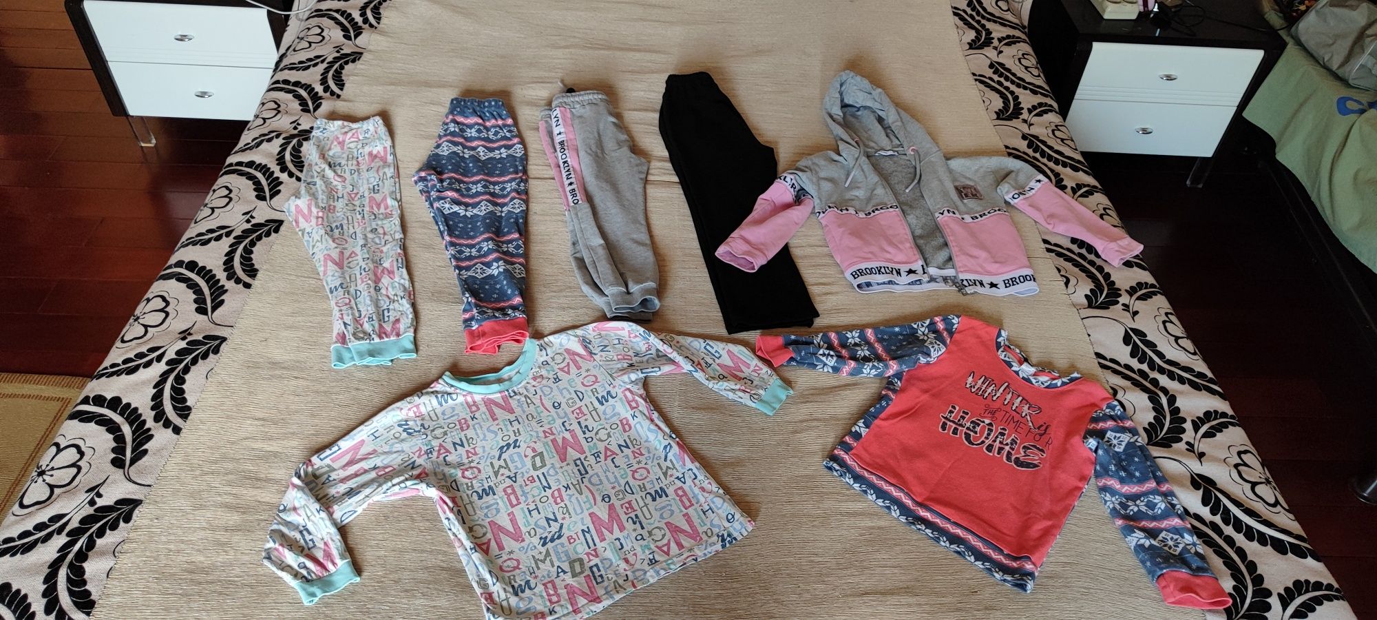 Продам пакет вещей на девочку 6-7 лет