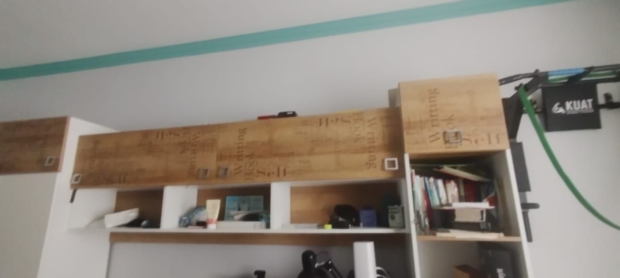 Продам ШКАФ СО Столом СРОЧНО