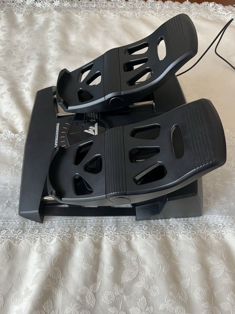 Авиасимулятор Thrustmaster, авиапедали, авиаджойстик