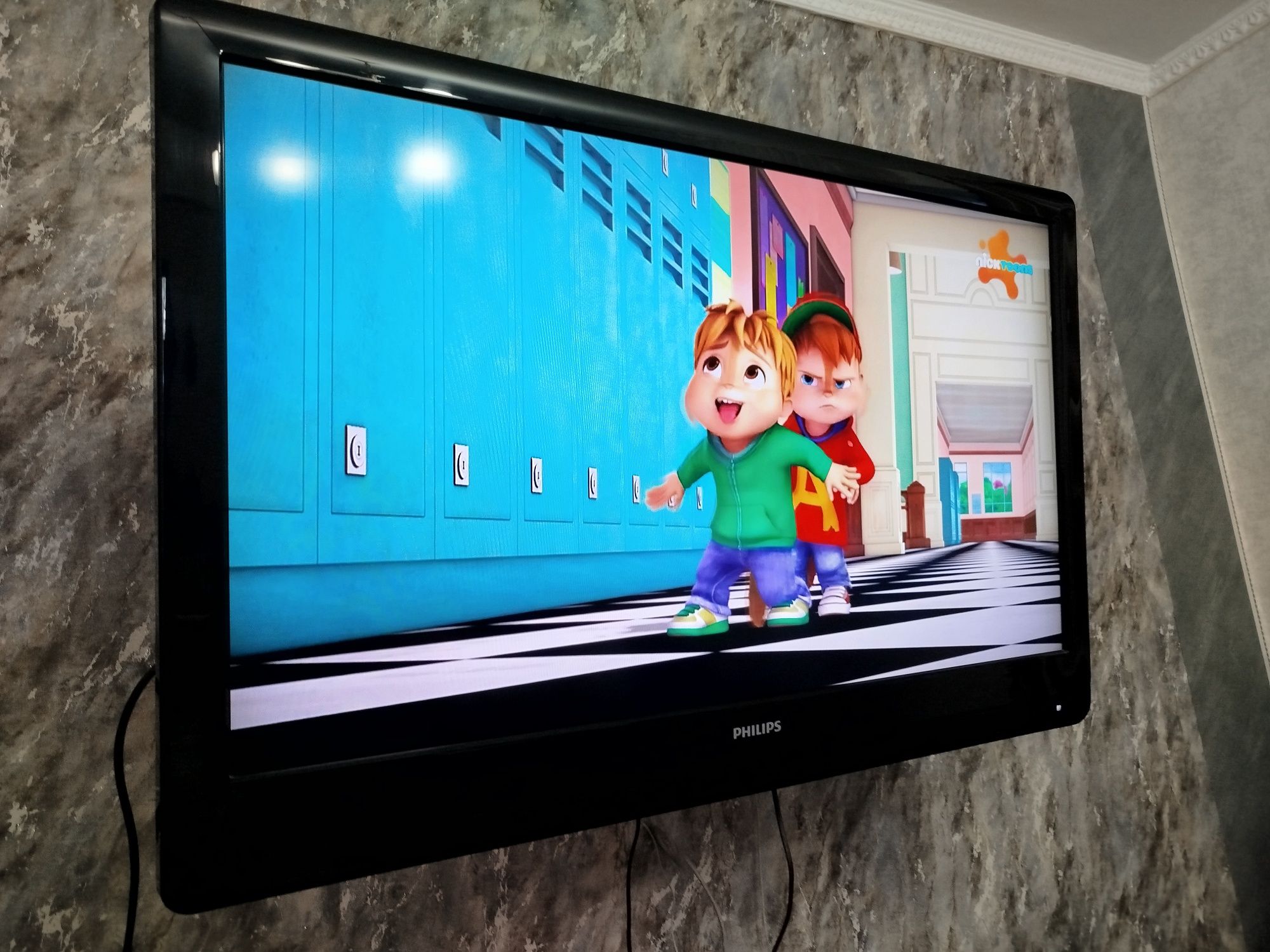 Телевизор PHILIPS