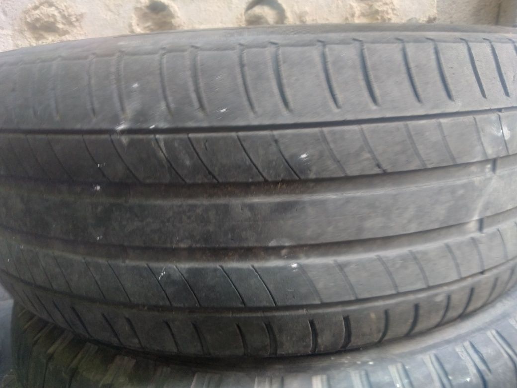 Продам резину 225/50  18