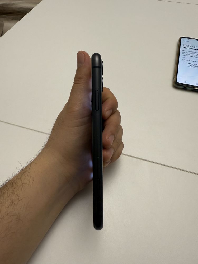 IPhone 11 в отличном состоянии.