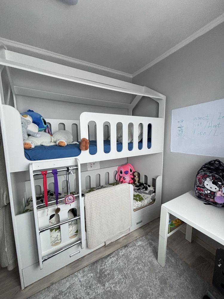 Продам кровать двухярусную детскую 180*80