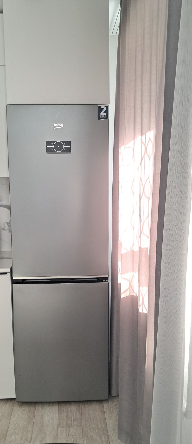 Продам Холодильник BEKO пользовались пол года, в связи с переездом.