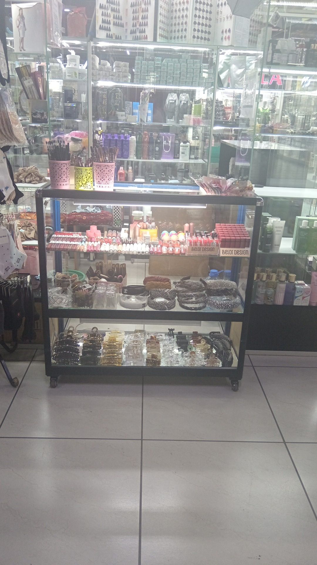 Продаётся ветрина в хорошем состоянии