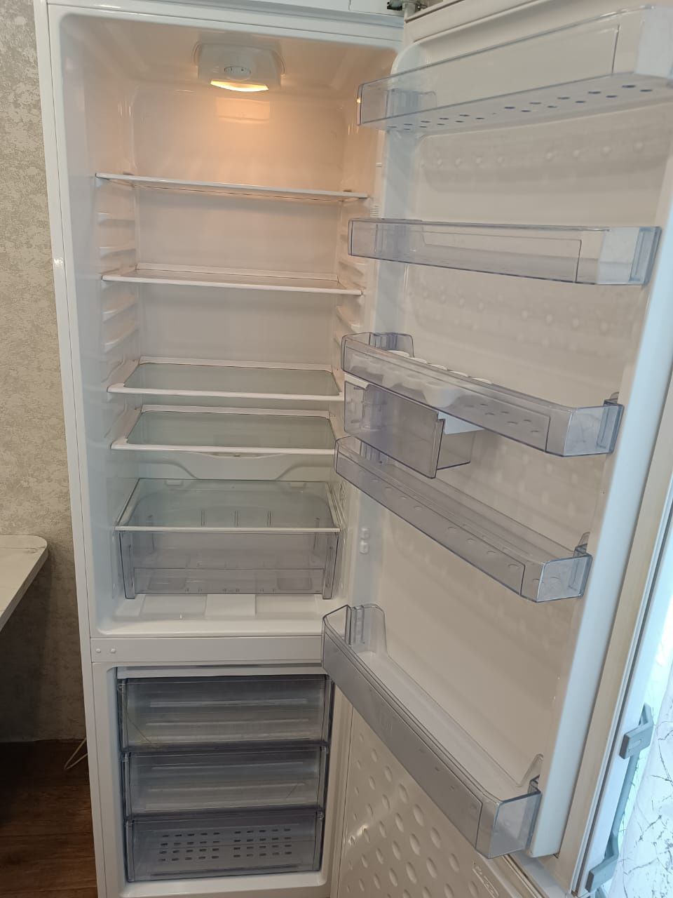 Продам холодильник