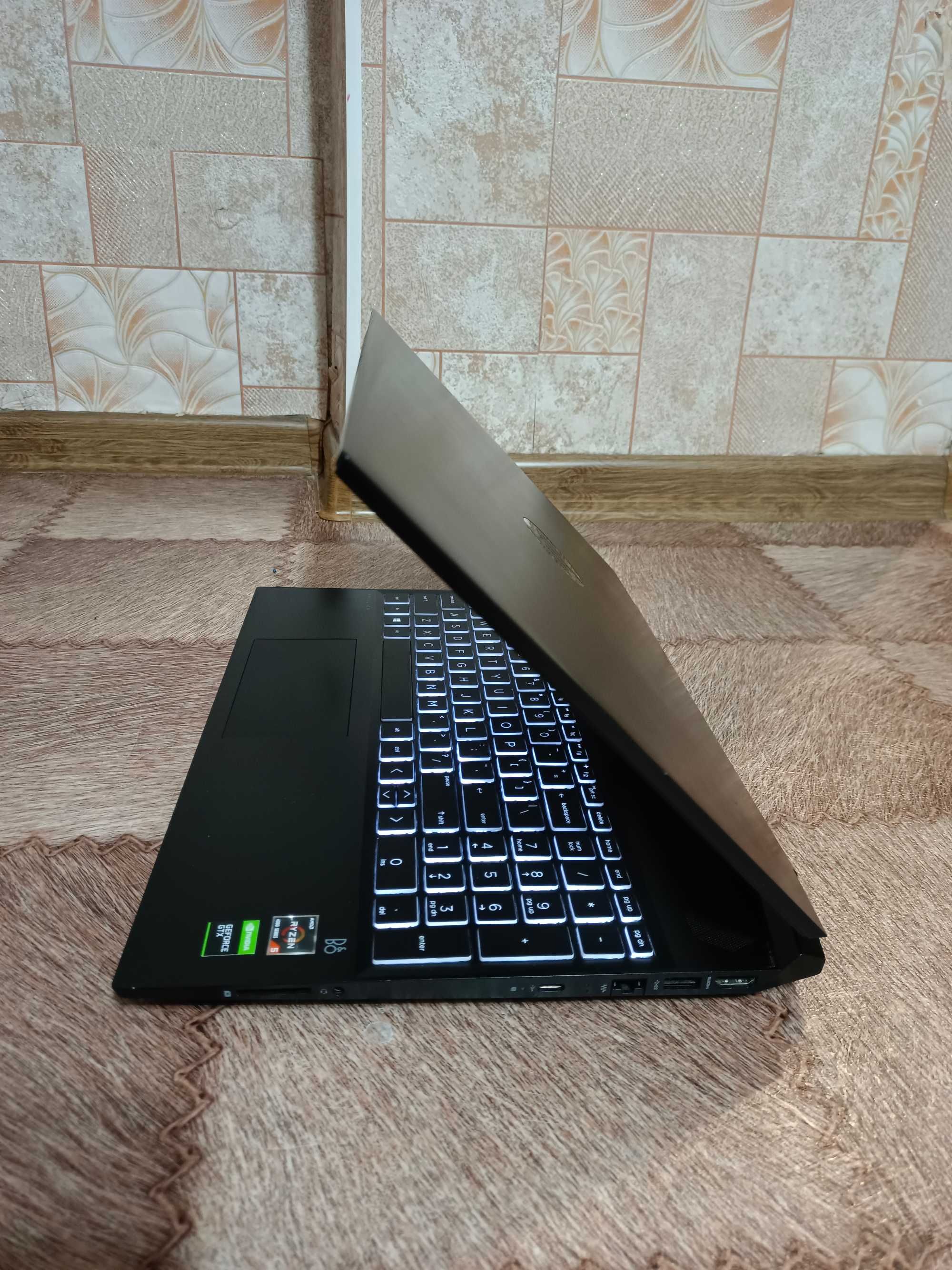 Игровой ноутбук HP Pavilion Gaming 15 в хорошем состоянии