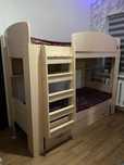 Продам детскую двухъярусную кровать.