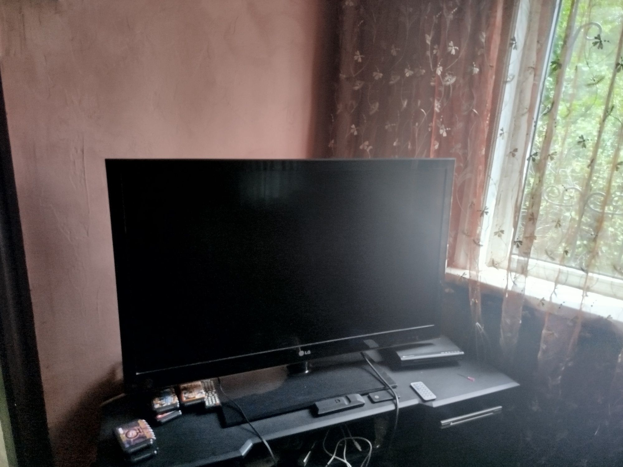 Продам телевизор LG, предлагайте свою цену, будем договариваться
