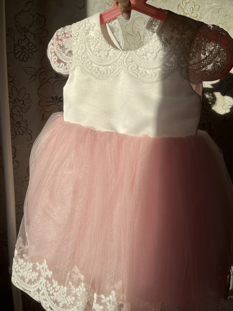 Продам платье на годик до 2-3 лет