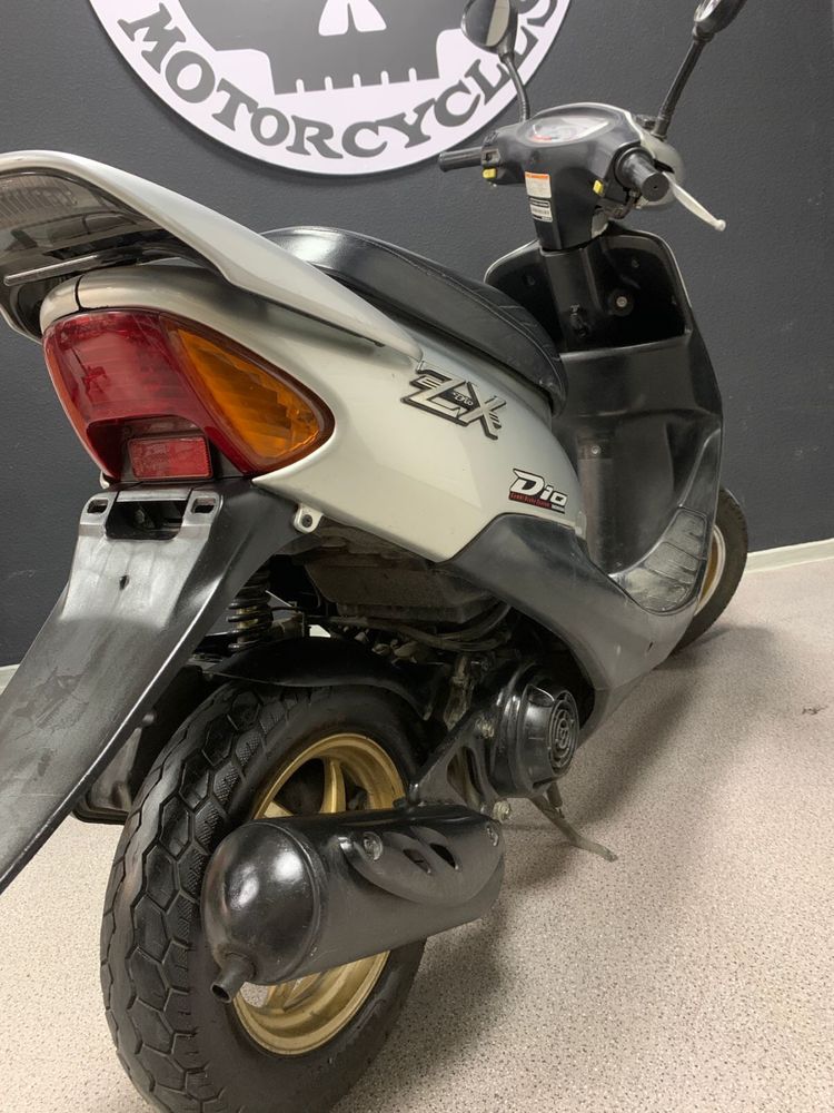 Honda DIO3 zx 2010 года + 2 шлема и чехол в подарок