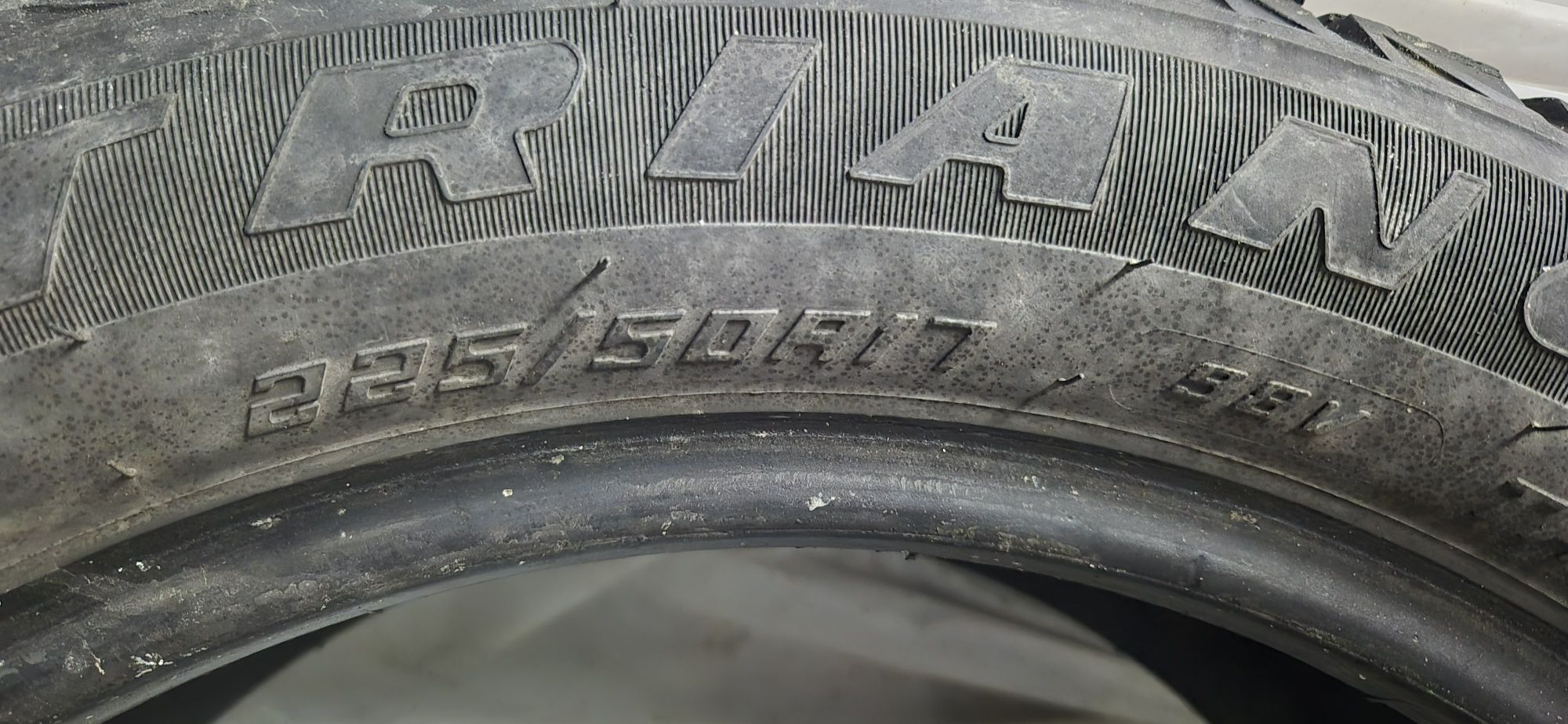 Продам резину зимние 17 тая