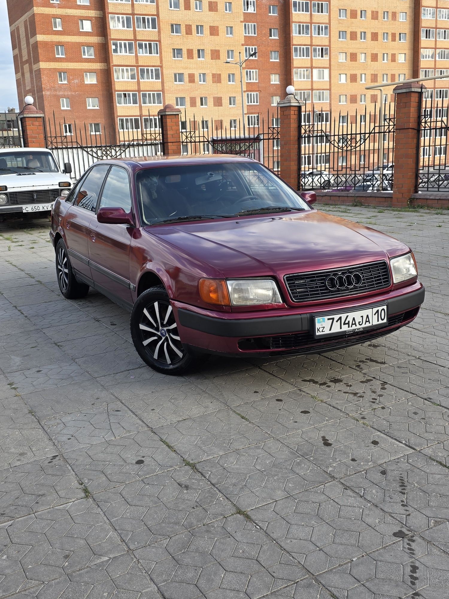 Продам Ауди 100 С4 срочно
